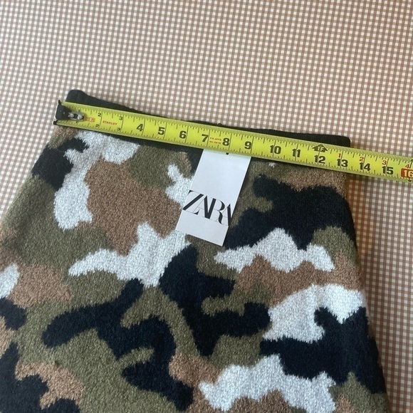 Zara Camouflage print sweater skirt.
NWT. Small - Picture 13 of 13